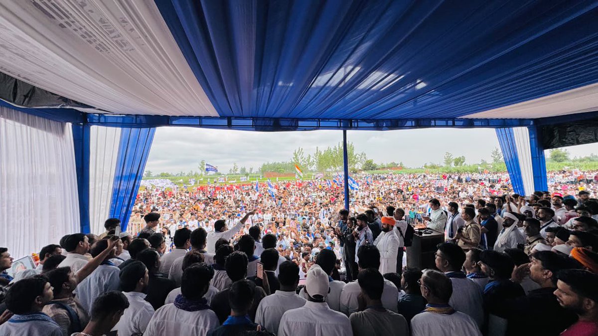 BhimArmyChief's tweet photo. आज जिला शामली की विधानसभा थाना भवन में आयोजित विशाल जनसभा में अपनों के बीच।

जनसभा को सफल बनाने के लिए दिन-रात मेहनत करने वाले सभी पदाधिकारियों, कार्यकर्ताओं और सहयोगियों का हृदय से आभार। अपने अपार प्यार, समर्थन और विश्वास से जनसभा को ऐतिहासिक बनाने वाली शामली की महान जनता को दिल से सलाम और अभिनंदन।

आपकी यह एकजुटता आजाद समाज पार्टी (कांशीराम) के मिशन-2027 को नई ऊर्जा और ताकत देगी।

जय भीम! जय भारत! जय मंडल!

#ASP_K_Mission2027