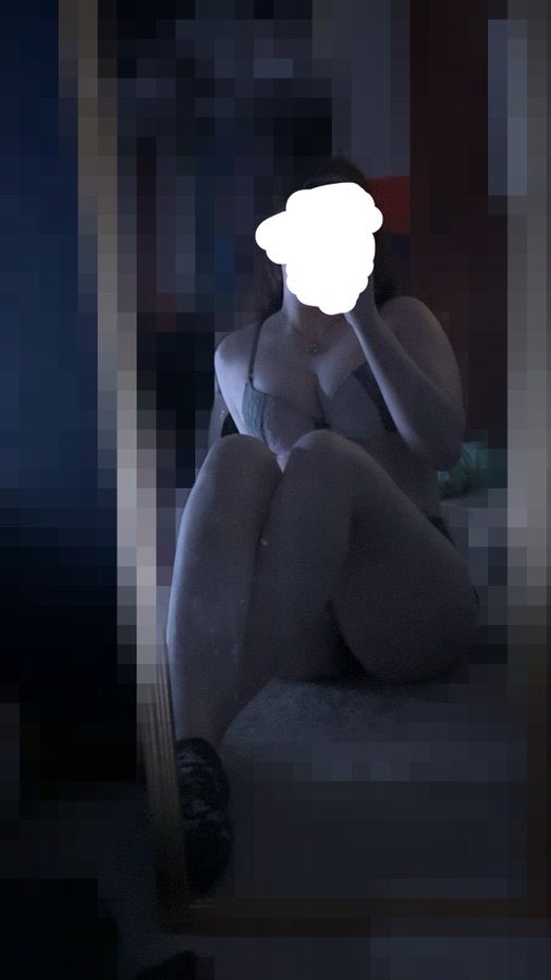 usr37291874's tweet photo. my #nsfw intro, not new to it 

⤷You can call me Lily ˎˊ˗
⤷ twenty (mdni), 5’3 ˎˊ˗
⤷ bisexual, sub ˎˊ˗
⤷ dms open but selectiveˎˊ˗
⤷ book &amp;&amp; music lover ˎˊ˗

❤︎⁠ + ↺ + comment for moots !!

#promotwtㅤ #moothunt #nsfwtwt https://t.co/05pBIy6PJP