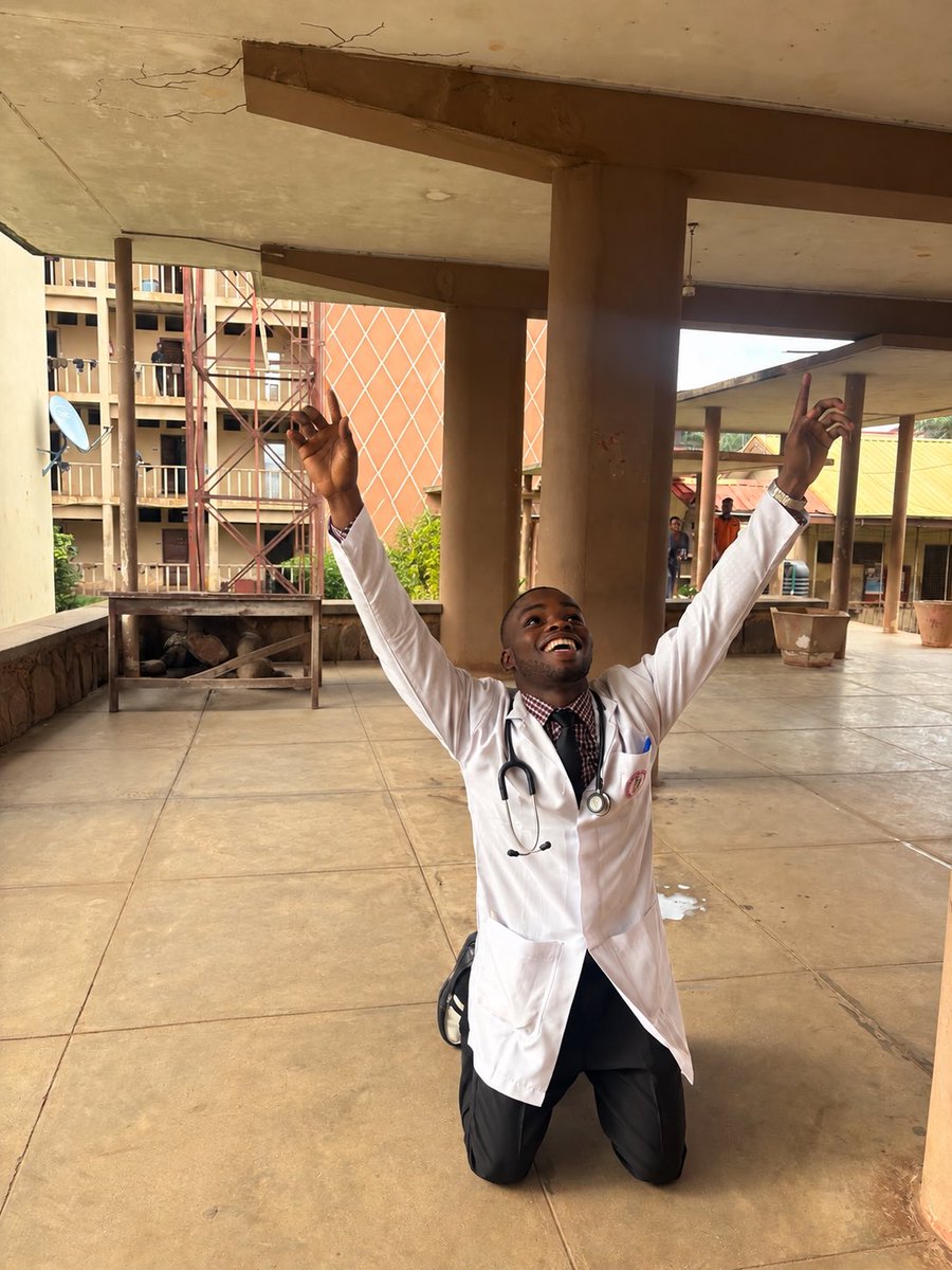 omo_Akinbile's tweet photo. I passed ObsGyne and Paeds😭😭😭😭 https://t.co/6cuYtTvCL4