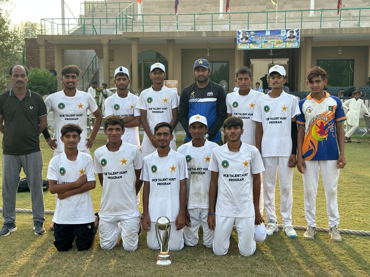 TheRealPCBMedia's tweet photo. Govt. High School (GHS) Chak No. 219/JB win the PCB Inter-School Championship in Jhang. A total of 13 40-over matches took place in the eight-team tournament in the district under the PCB Talent Hunt Programme for Schools Season 2.
#PCBTalentHunt | #SchoolToStadium | #PakistanFutureStars