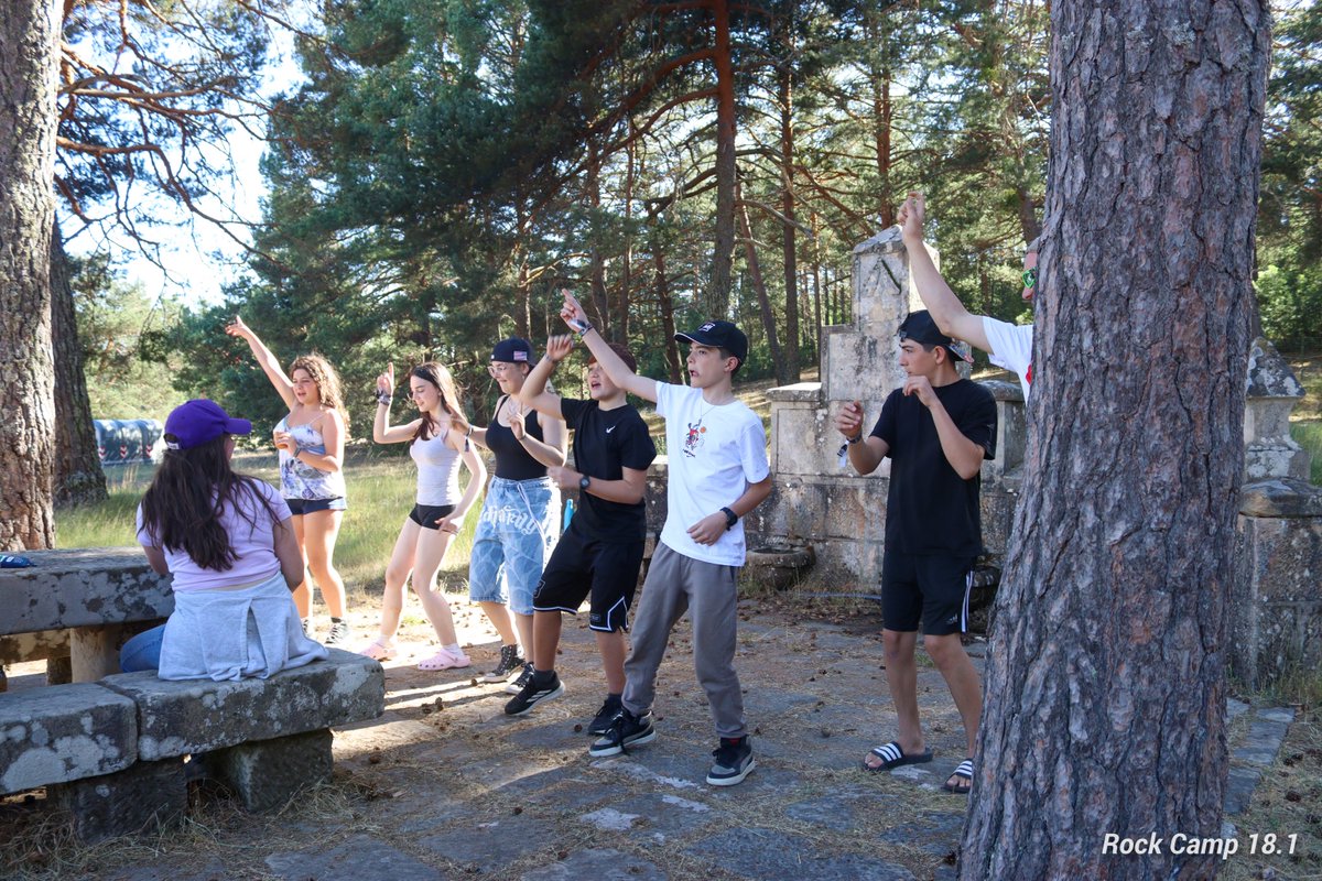 RockCampES's tweet photo. Es increíble el talento que desprendéis en cada turno. Lo vemos desde el primer día, en la naturalidad con la que os arrancais a cantar en mitad del pinar o en las ganas que le ponéis a cualquier actividad.
Si quieres vivirlo el próximo verano, https://t.co/1rl3zvesp0 #rockcamp https://t.co/DOwUxkeo8d