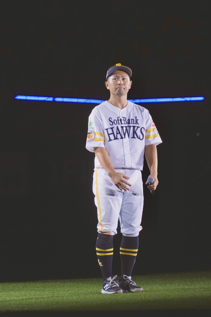 michi_gara's tweet photo. 中村晃選手、19年間の現役生活お疲れ様でした。

#ありがとう中村晃 
#sbhawks #中村晃 https://t.co/R2R9cr7mMn