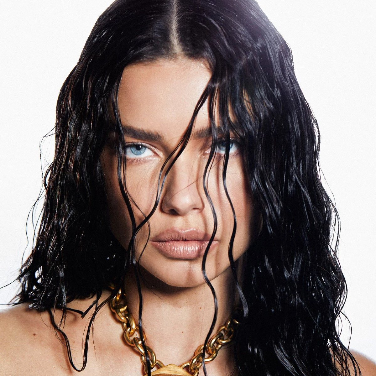 sboficial's tweet photo. Adriana Lima é confirmada no Victoria's Secret Fashion Show 2026.