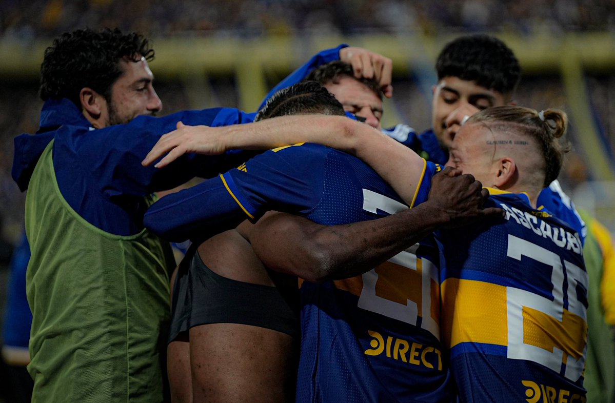 Ascacibar97's tweet photo. Gran esfuerzo de todos luchando por el triunfo hasta el final  💙💛💙 
VAMOS BOCA VAMOS @BocaJrsOficial https://t.co/158kBrb0Ur