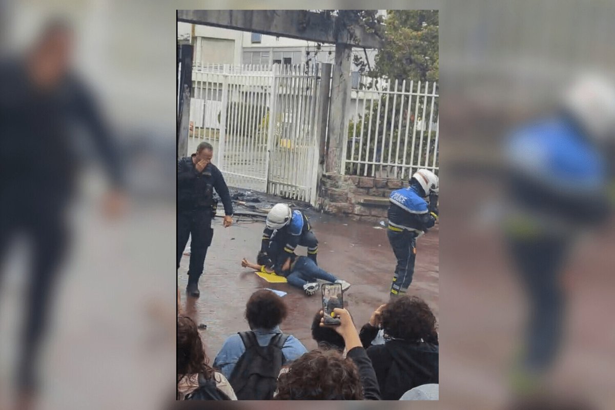 humanite_fr's tweet photo. « Ils oublient que nous sommes des enfants » : en grève, les élèves du lycée Paul-Éluard à Saint-Denis, victimes de violences policières

➡️ https://t.co/zzkoykGoHu https://t.co/gTgDfgVx4I