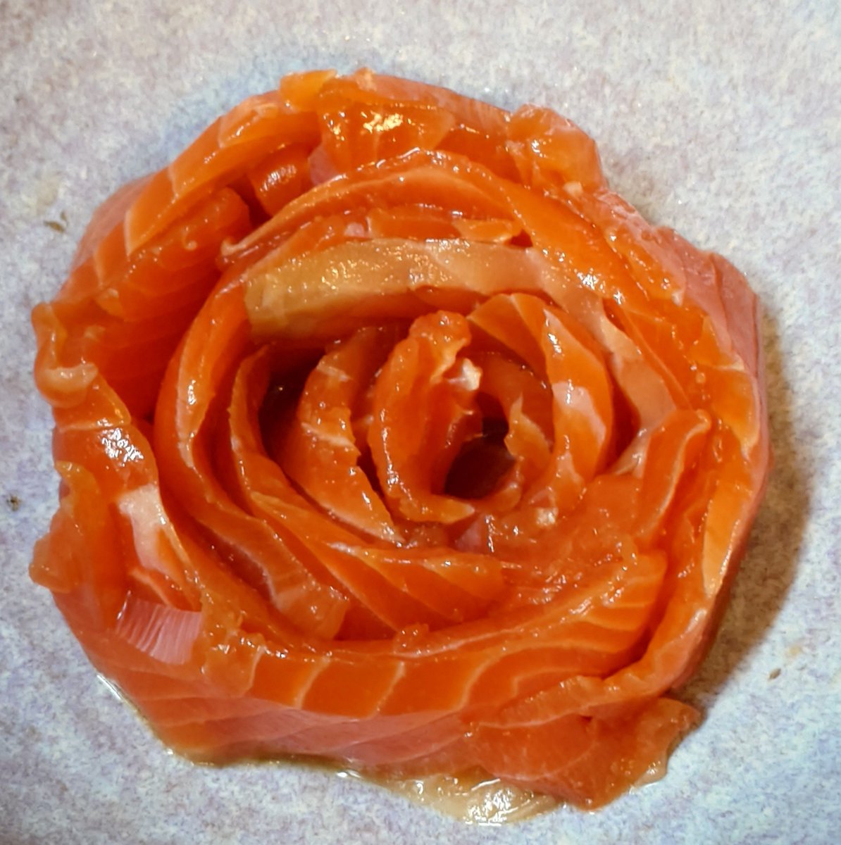 A_thiju's tweet photo. #ひつじ飯食え
サーモンユッケ〜
鮭醤油に白だし、みりん少々に伸ばしにお酒、仕上げにちょっとごま油と卵黄なのです。
美味しかったのですよ〜♪ https://t.co/9UShvuPCZz