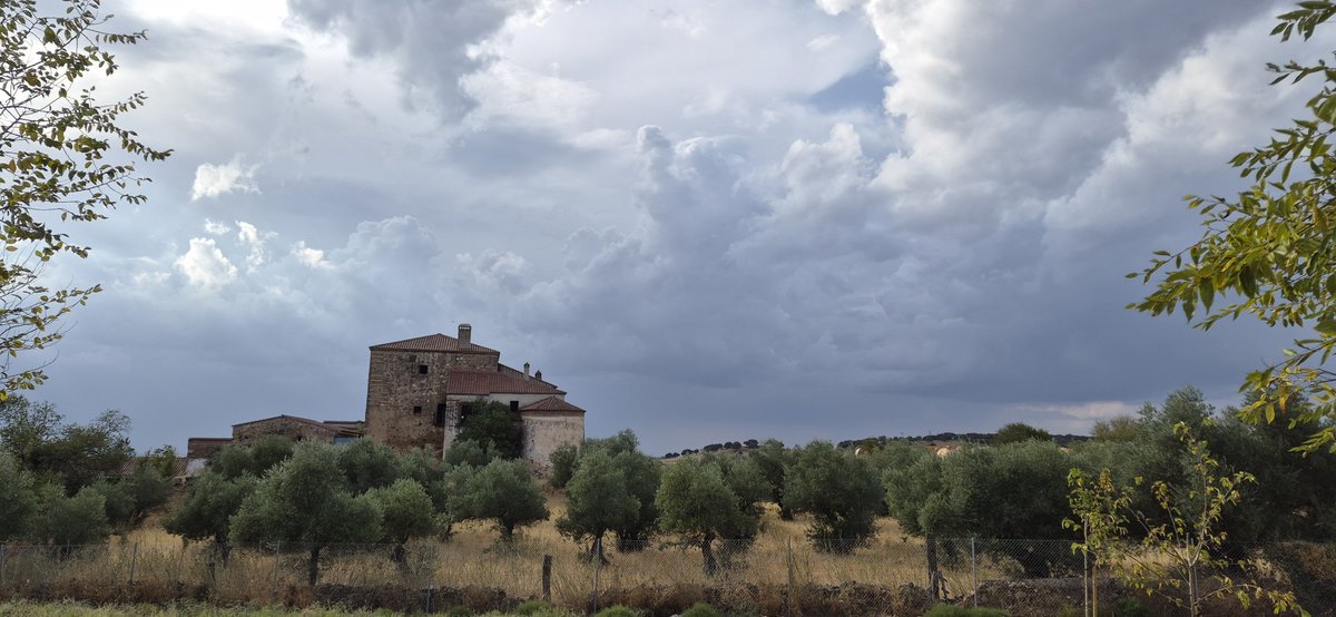 antoniodl_'s tweet photo. 17::53 h. CÁCERES  🟠.  #TiempoExtremadura https://t.co/J678tcqb2K