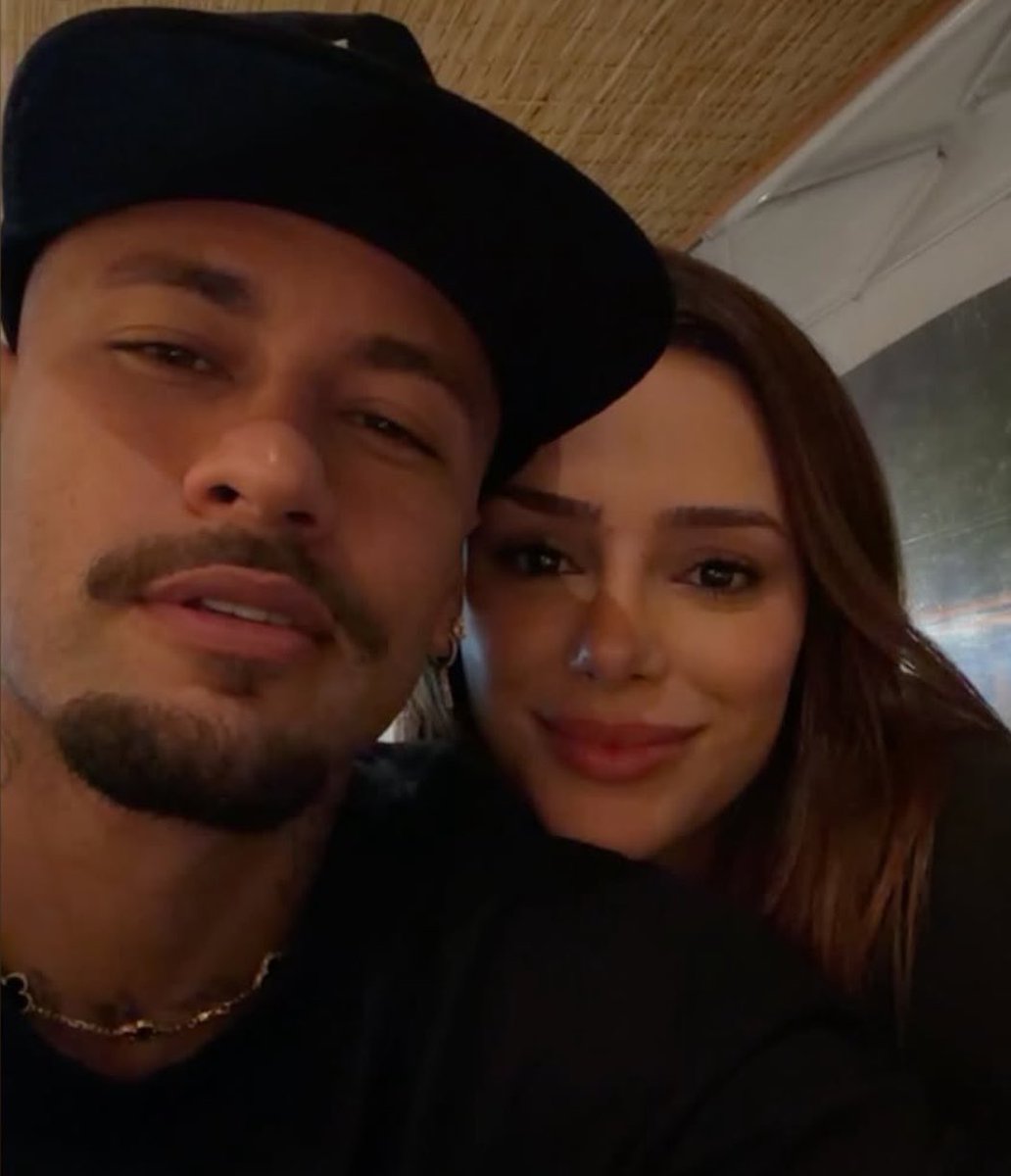 PortalBabados's tweet photo. 🚨Eu realmente queria saber o que o Neymar Jr fez no rosto, ele rejuvenesceu 10 anos, ta no seu verdadeiro PRIME 👏🏽❤️ https://t.co/OvYr0PAS53