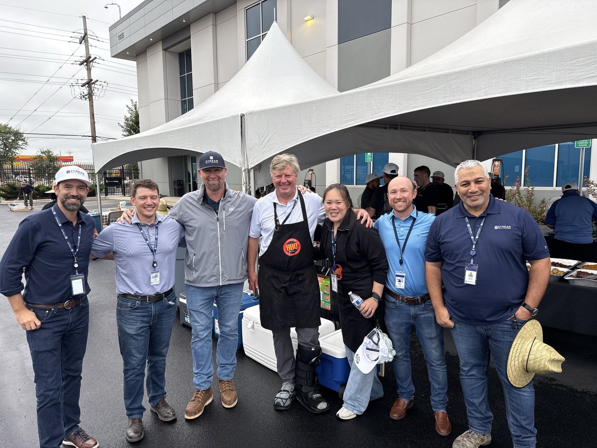 StreamDataCentr's tweet photo. A bit of rain is nothin' in the face of the bright, sunshine-y faces our team brought to the latest Bolner BBQ! Check out the shots from our Chicago II location in Elk Grove Village. 🤗 https://t.co/K4FTQfDIMr