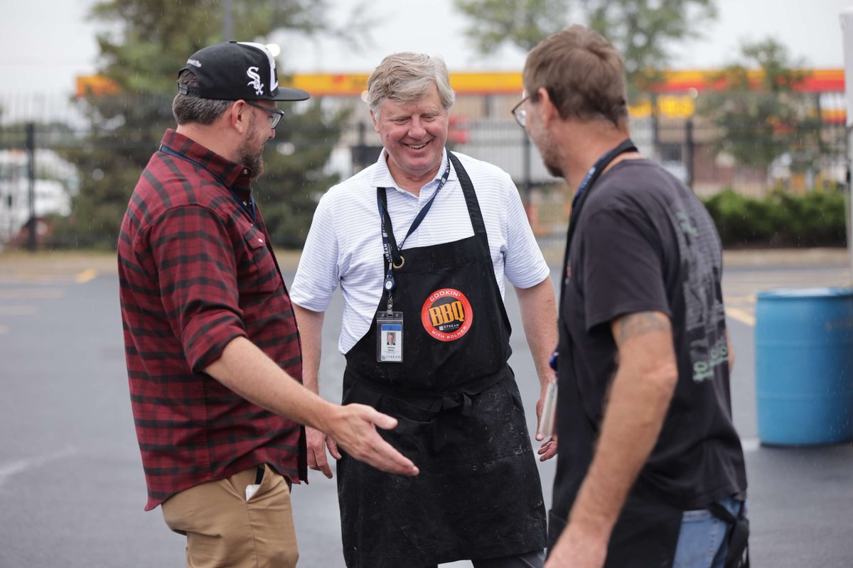 StreamDataCentr's tweet photo. A bit of rain is nothin' in the face of the bright, sunshine-y faces our team brought to the latest Bolner BBQ! Check out the shots from our Chicago II location in Elk Grove Village. 🤗 https://t.co/K4FTQfDIMr