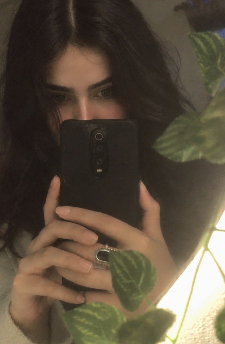 SRKzRule's tweet photo. Idk why I’m so obsessed with mirror pics… https://t.co/hAO3R9kgto