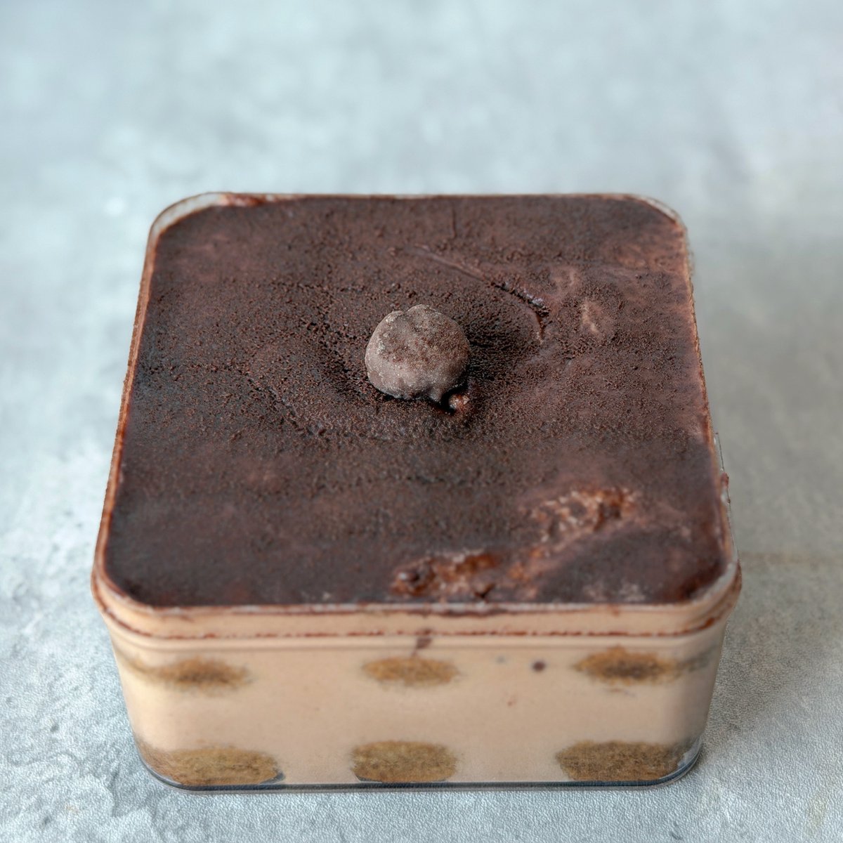 amelialee8mudwg's tweet photo. Belated happy birthday to Frosted by Fang! Milo dinosaur tiramisu ($16): Rich, lightly sweet Milo mascarpone balanced by rum’s bitterness, with crunchy chocolate pearls. Pulut hitam Swiss roll ($9): A must-try whenever available—still as delicious https://t.co/sTx8QJu7Eh