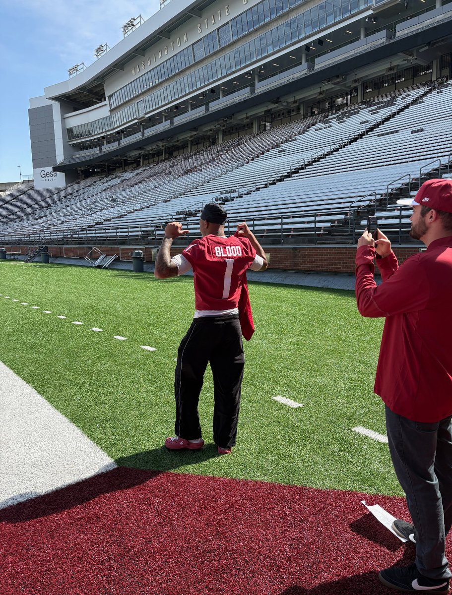 WazzuNIL's tweet photo. I Bleed Crimson. I Give Back. 

Our athletes are proud to team up with @BloodworksNW for the Cougs vs. Huskies blood drive and help rally Cougar fans to give back to our community.

Every donation counts. #GoCougs! https://t.co/2zHSlaiqEk