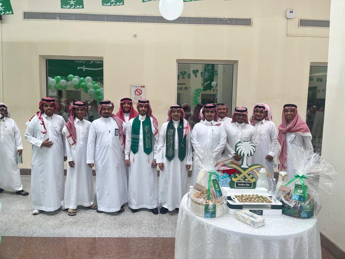 uqu_math's tweet photo. ضمن احتفالات الكلية الجامعية بالجموم باليوم الوطني السعودي 96 تحت شعار 'عزنا بطبعنا'، أقام قسم الرياضيات بالتعاون مع قسم الكيمياء عددًا من الأنشطة والفعاليات. 
#جامعة_أم_القرى
#قسم_الرياضيات_بالجموم https://t.co/xCWm69K7GT