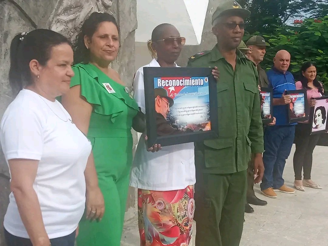 MejiasAlexei's tweet photo. Felicitamos a todos los cederista #Cuba y en especial a los de #HolguínSí en el 66 Aniversario de la fundación de los #CDR por  el Comandante en Jefe Fidel Castro Ruz.
#HonorHolguinero
#100AñosConFidel https://t.co/4Ci4nFFFP3
