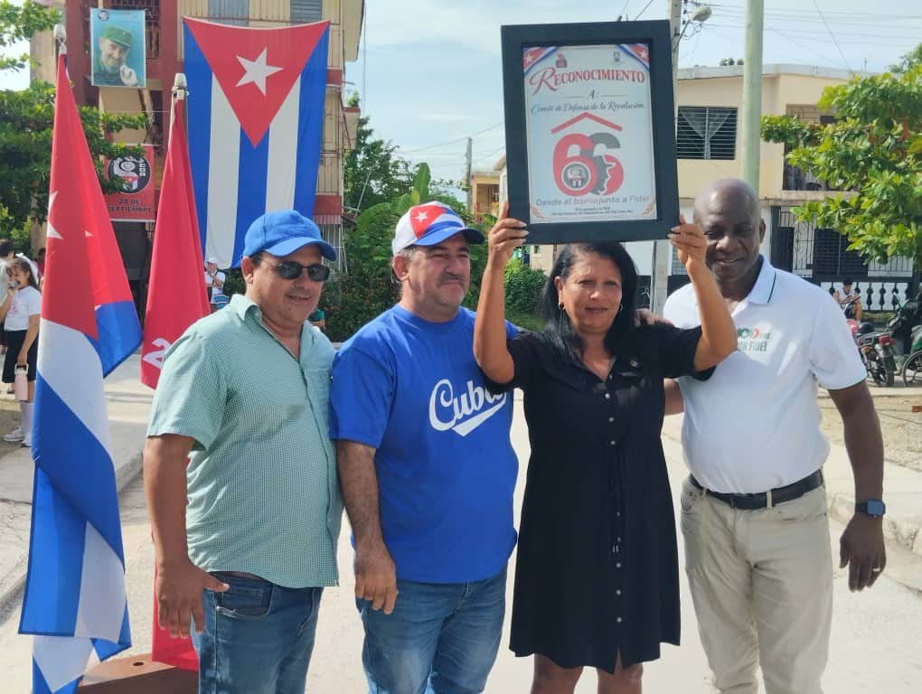 MejiasAlexei's tweet photo. Felicitamos a todos los cederista #Cuba y en especial a los de #HolguínSí en el 66 Aniversario de la fundación de los #CDR por  el Comandante en Jefe Fidel Castro Ruz.
#HonorHolguinero
#100AñosConFidel https://t.co/4Ci4nFFFP3