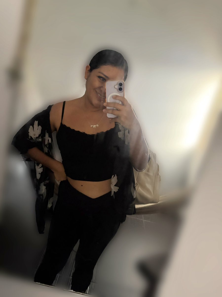 CaribbeanWoman_'s tweet photo. Buenas buenas! Que tengan un lindo inicio de semana 🙂‍↔️💞🫶🏽 https://t.co/cTVXTrqB0W