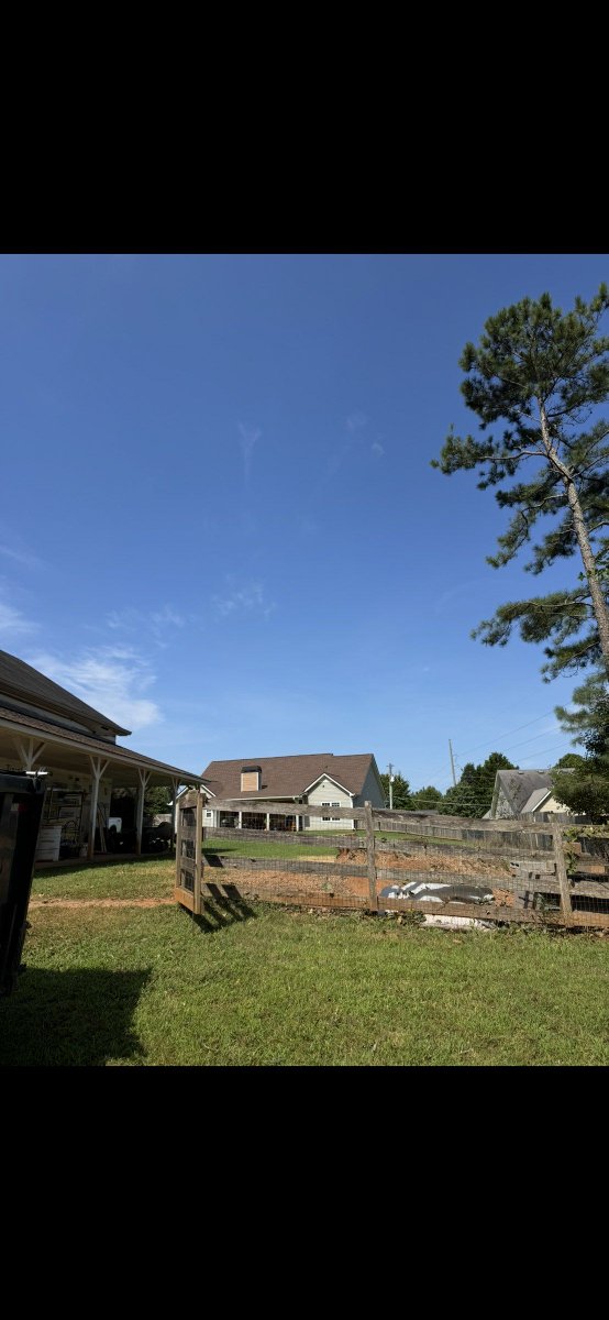 appalachian_of's tweet photo. Holly Springs, GA: five oak trees leaning over a barn and fence were removed with very low yard impact and excellent cleanup. #HollySpringsGA #TreeRemoval https://t.co/7OTeaN2PkR