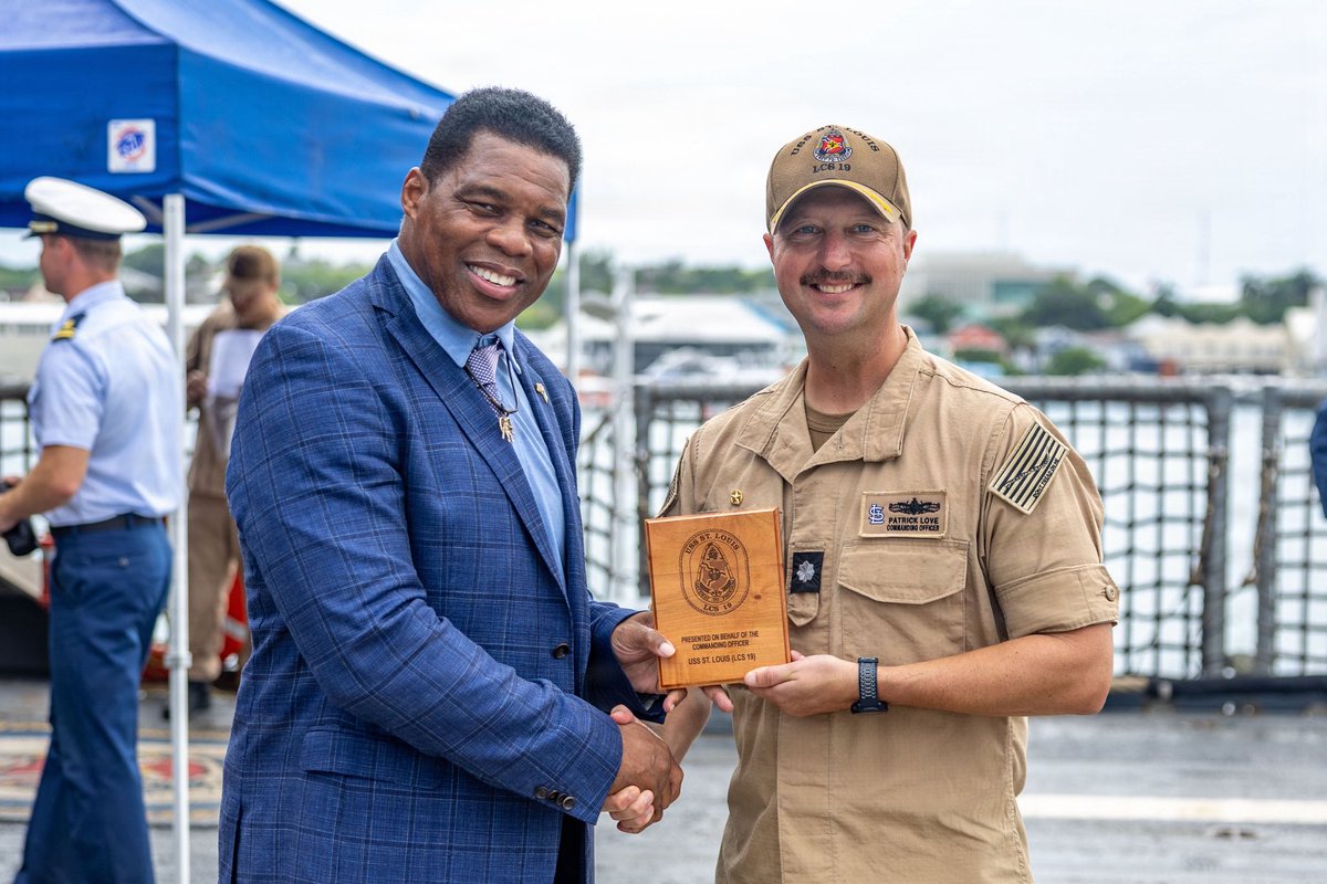 US2ndFleet's tweet photo. USS St. Louis and USCGC Pablo Valent Strengthen Maritime Partnerships During Nassau Port Visit

Read Story: https://t.co/B9PziCBst8 https://t.co/btfZCiclSv