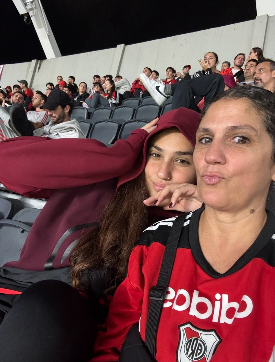 gonzalezmartt's tweet photo. Cuando me dicen como no vas a ser del mismo club que tu viejo pero yo agradezco todos los días de mi vida poder compartir la misma pasión que mi vieja https://t.co/Cuc3gcHACL