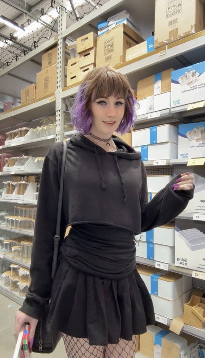 Cassiesbfp's tweet photo. Would u flirt with a trans-woman on X if she made the first move? 🏳️‍⚧️ 

◯ Yes 

◯ No 

◯ Maybe

#trans https://t.co/Q5xG2f6Dpr