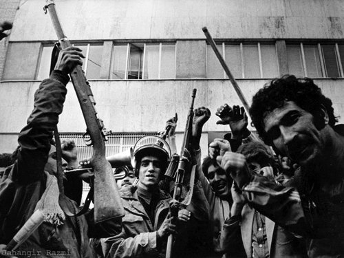 MIGA701's tweet photo. @Fahimehkhezr نکنه فکر کردی اینا رو ما ندیدیم که بخوایی با سفید نمایی سنگ اندازی کنی در مسیر انقلاب شیروخورشید ما تو افکونی برو راجع به کشور خودت گوه بخور طالبان دارن دختر  و پسراتونو میکنن https://t.co/hkvSE4xzOM