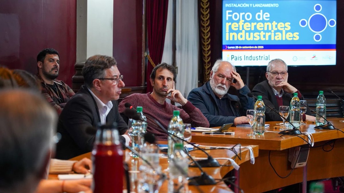MarceAbdalaCNT's tweet photo. Hoy se desarrolló una actividad trascendente. Representantes de las empresas industriales, de los trabajadores y la academia, constituyeron el “Foro de referentes industriales”  una de las actividades del proyecto “País  Industrial” de la @camindus y @PITCNT1 . Se trata de un espacio de trabajo común concebido para generar propuestas para la transformación de nuestra base productiva y apuntar al desarrollo y la política industrial. En esta época tan turbulenta, el éxito de este espacio es parte del éxito del país todo.