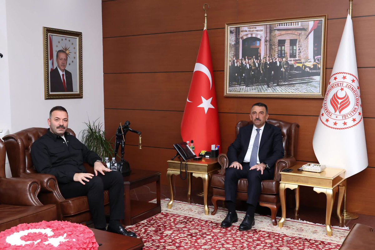 mcaglayan9's tweet photo. Zonguldak Valimiz Sayın Osman Hacıbektaşoğlu’nu ziyaret ederek şehrimiz adına istişarelerde bulunduk.

Sayın Valimize nazik ev sahipliği için teşekkür ediyor, yapmış olduğu çalışmalarda kolaylıklar diliyorum. https://t.co/y4SMB2HNDR