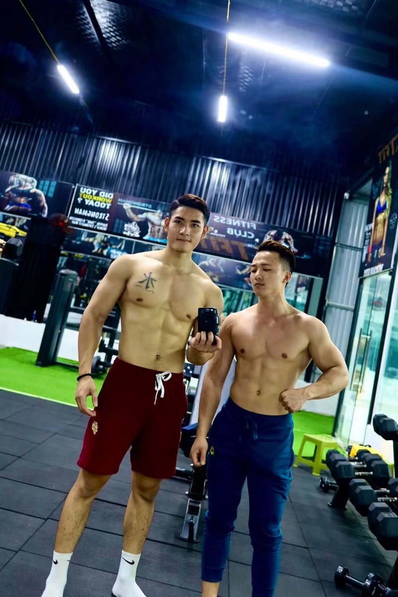 traisetgq5w's tweet photo. Hot tiktok idol   (Phong tino   ) lộ video xx đây 😅
Lão này dâm..cu to body đẹp ..lông nhìu mà không cạo để cả chùm nhé anh em
Bán trọn bộ 5 video và hình full của (Phong tino)  giá #120k 🥰
Bạn nào mua kết bạn zalo #0372986497s giao dịch nhé 
5 đến 7 phút 1 video. https://t.co/gMpAZVrB5w