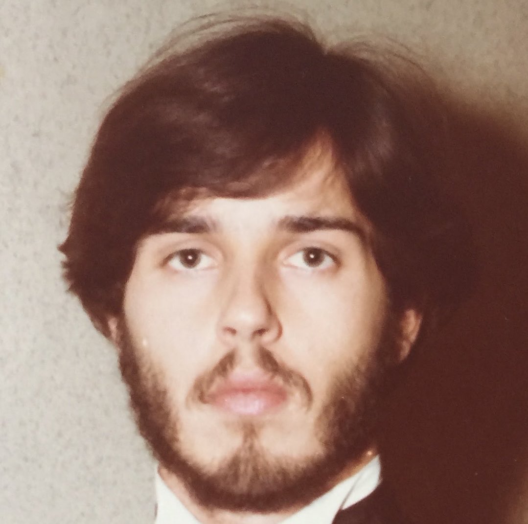 Roberto13067144's tweet photo. @Chloemusknot All of my hair that I had . https://t.co/cfQfSoiecw