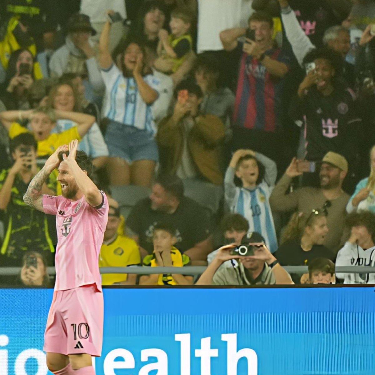 WeAreMessi's tweet photo. Our reaction 😯😯 🐐 https://t.co/7R1xrA2fIw
