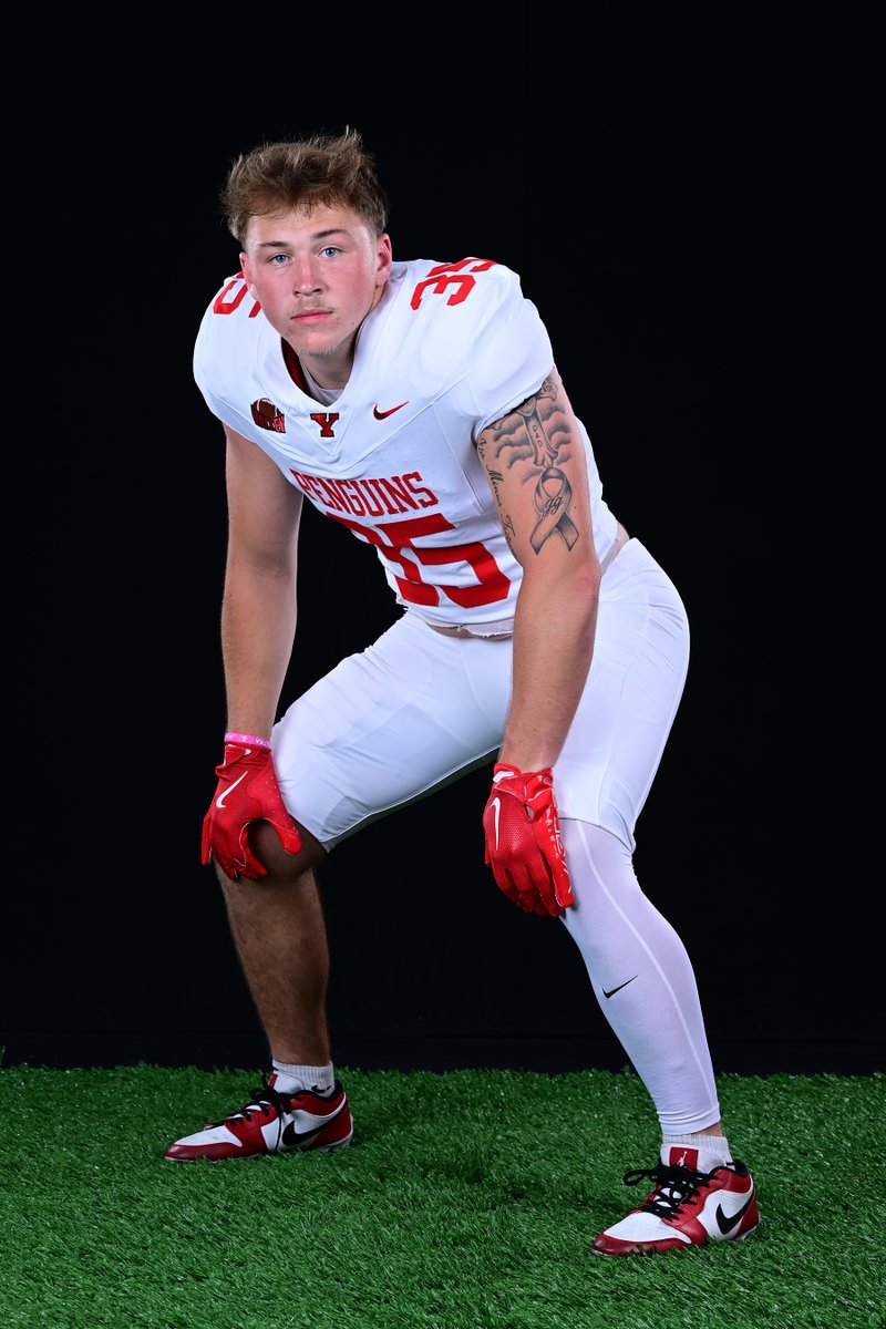 ysufootball's tweet photo. The 𝙋𝙚𝙣𝙜𝙪𝙞𝙣 𝙋𝙡𝙖𝙮𝙗𝙤𝙤𝙠 𝙍𝙖𝙙𝙞𝙤 𝙎𝙝𝙤𝙬 is today at Quaker Steak and Lube in Austintown! 🐧🏈

Head Coach Doug Phillips, WR Lynn Wyche-El and LB Graydon Rollins will be featured at 5 p.m. on WNIO 1390 AM and the @iHeartRadio app!

#GoGuins 🐧🏈 https://t.co/L4WPXfDeqV