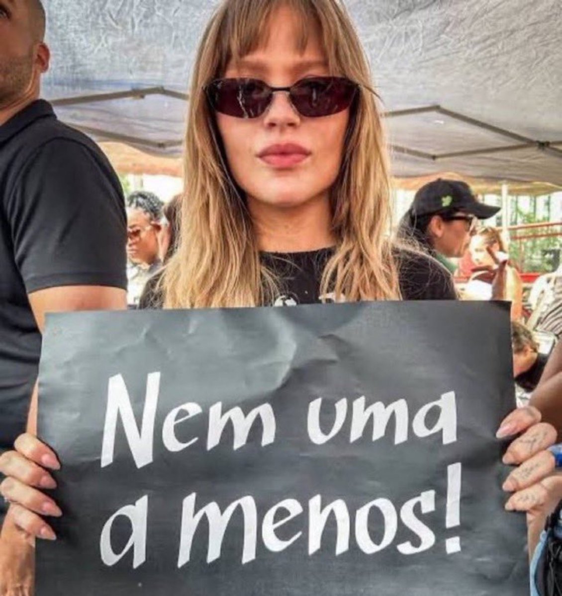 spchartsbr's tweet photo. Em apoio à Luísa Sonza, processada por apenas expressar sua opinião. Onde fica a democracia?

"Showmício", disseram. Mas no show do Zezé Di Camargo também houve apoio à direita. Existe uma perseguição apenas com a esquerda e, especialmente, com as mulheres? https://t.co/RsfnmuS39K