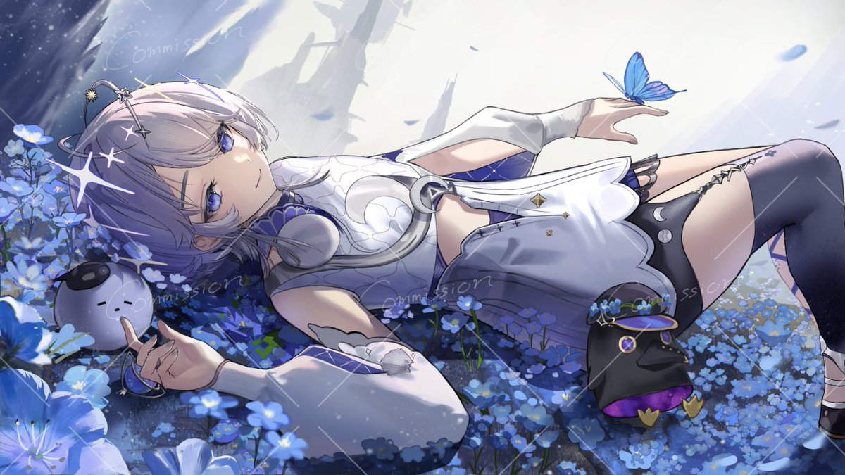 sapphire3345678's tweet photo. #oumuArt  
穿越無數的寂靜星海，最後降臨在一片開滿藍色花朵的星球。
她躺在花海之中，聽著風聲，奇怪生物躺於腰側沉睡，圓形生物則輕蹭她的手指，一隻藍色蝴蝶停在指尖，也想起了那首始終縈繞在靈魂深處的歌。
心中的這道歌聲來自哪裡？
於是，她帶著花贈予她的名字踏上旅途 
繪師資訊下收👇 https://t.co/dv3LrWU80m