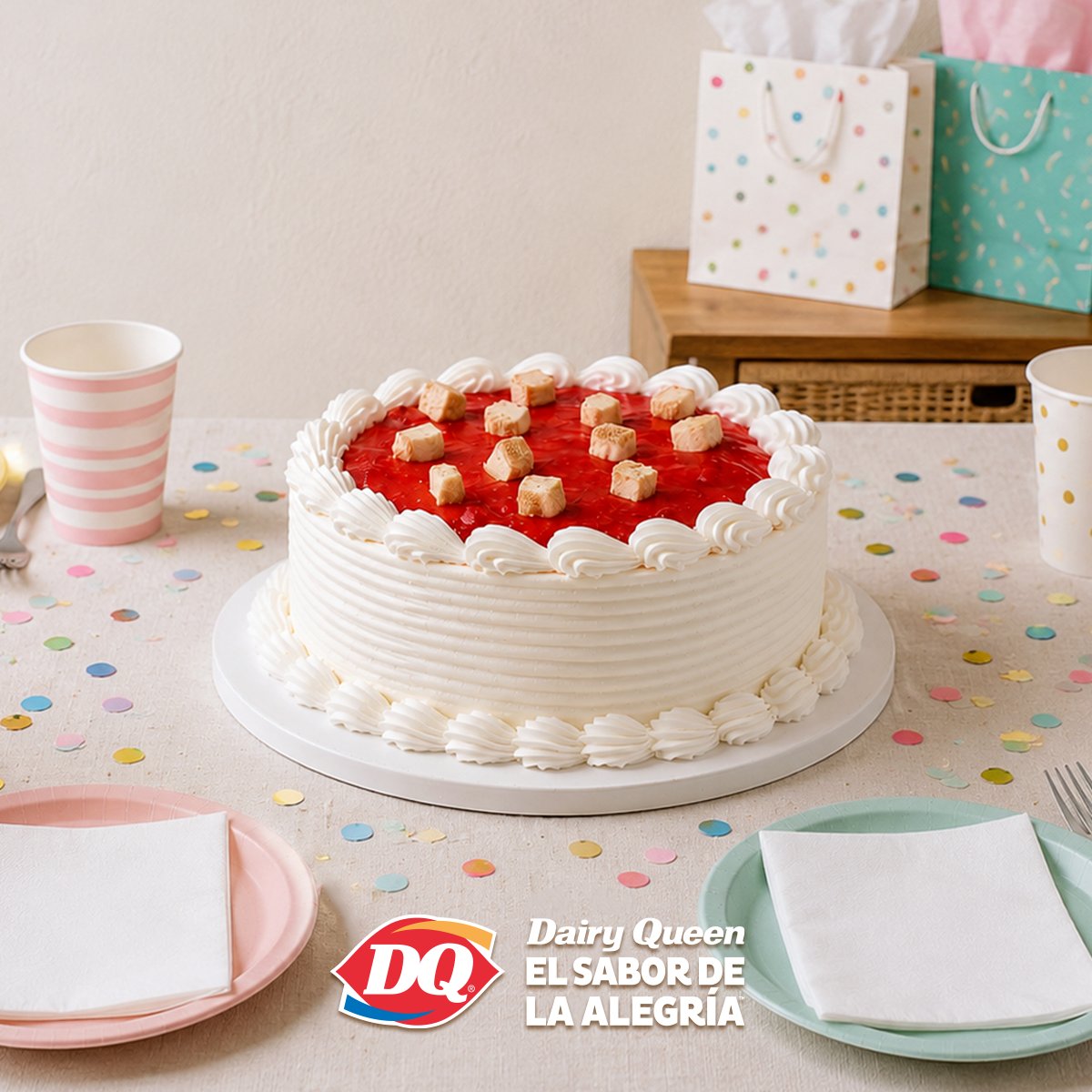 DQMexico's tweet photo. Un pastel para celebrar esos momentos que merecen algo especial 🎂🍓✨ ¡Aparta tu pastel DQ y celebra a lo grande! #dairyqueen https://t.co/YnPXUNku6p
