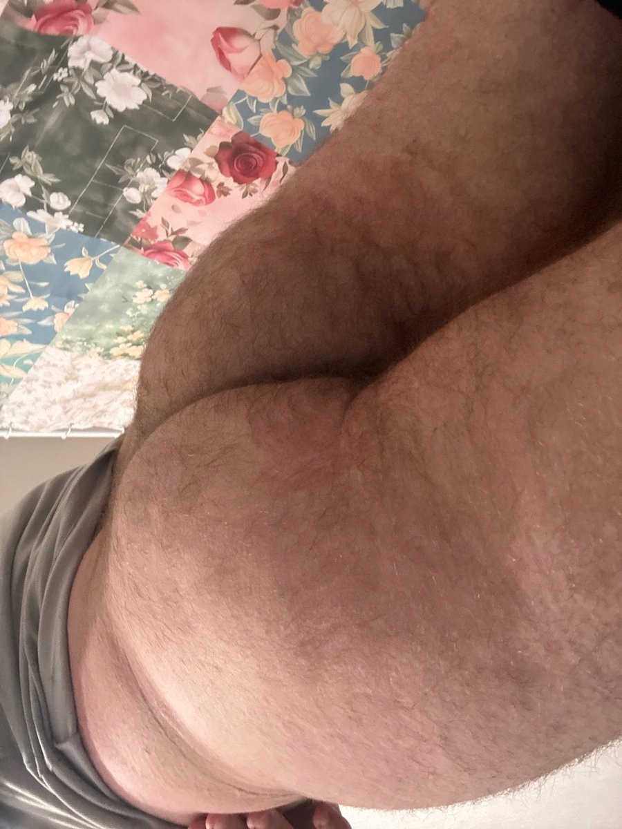 J95114's tweet photo. i need somebody’s son or dad to destroy these cheeks 😈🙈

#dadboys #gay #ass https://t.co/qRLpiwwTZb