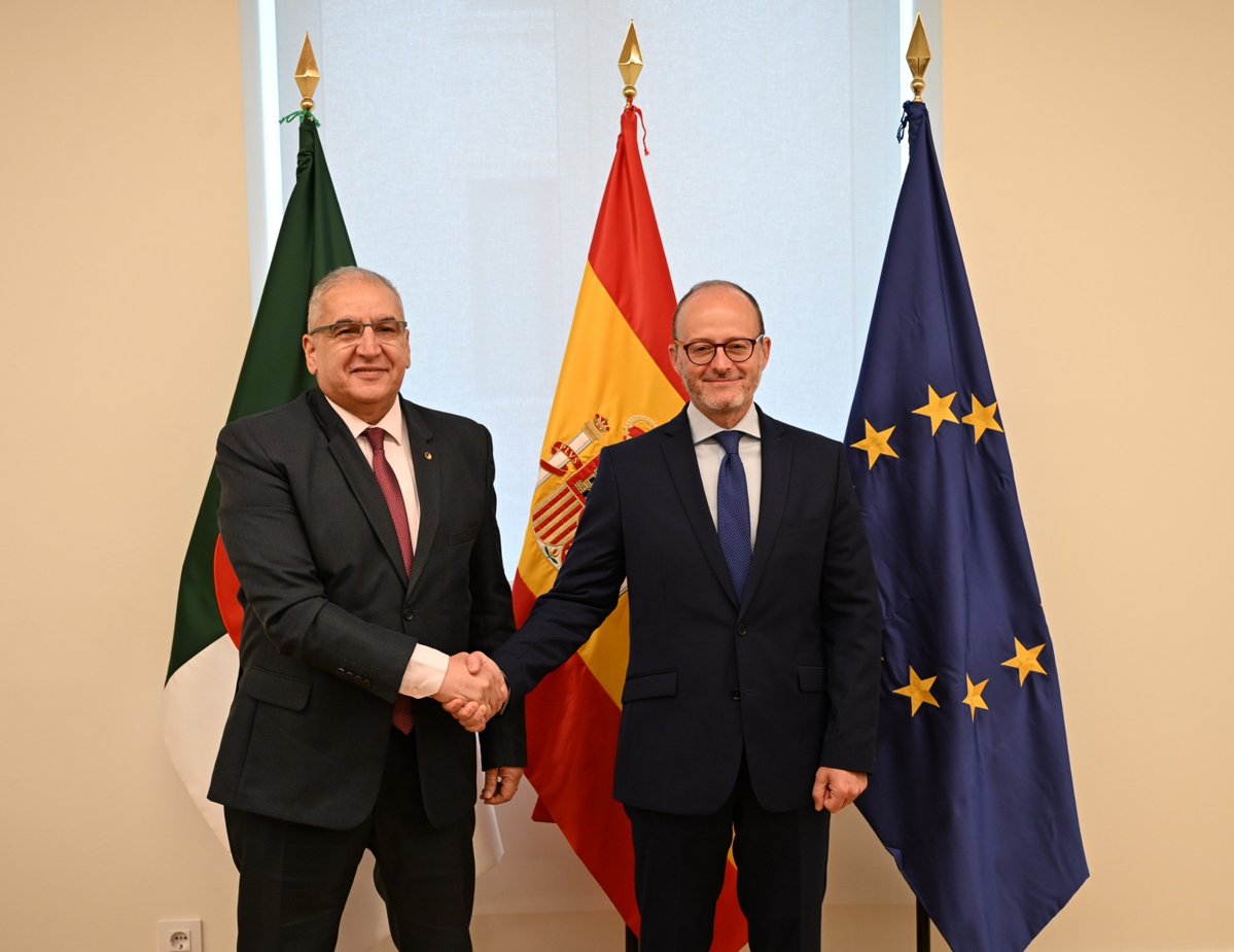 Algeria_MFA's tweet photo. ترأّس الأمين العام لوزارة الشؤون الخارجية، السيد لوناس مقرمان، اليوم الاثنين 28 سبتمبر، بالعاصمة الإسبانية مدريد، مناصفة مع نظيره الإسباني، كاتب الدولة للشؤون الخارجية والدولية، السيد دييغو مارتيناز بيليو، أشغال دورة المشاورات السياسية الجزائرية-الاسبانية. @SpainMFA https://t.co/8PbmNyNBPq