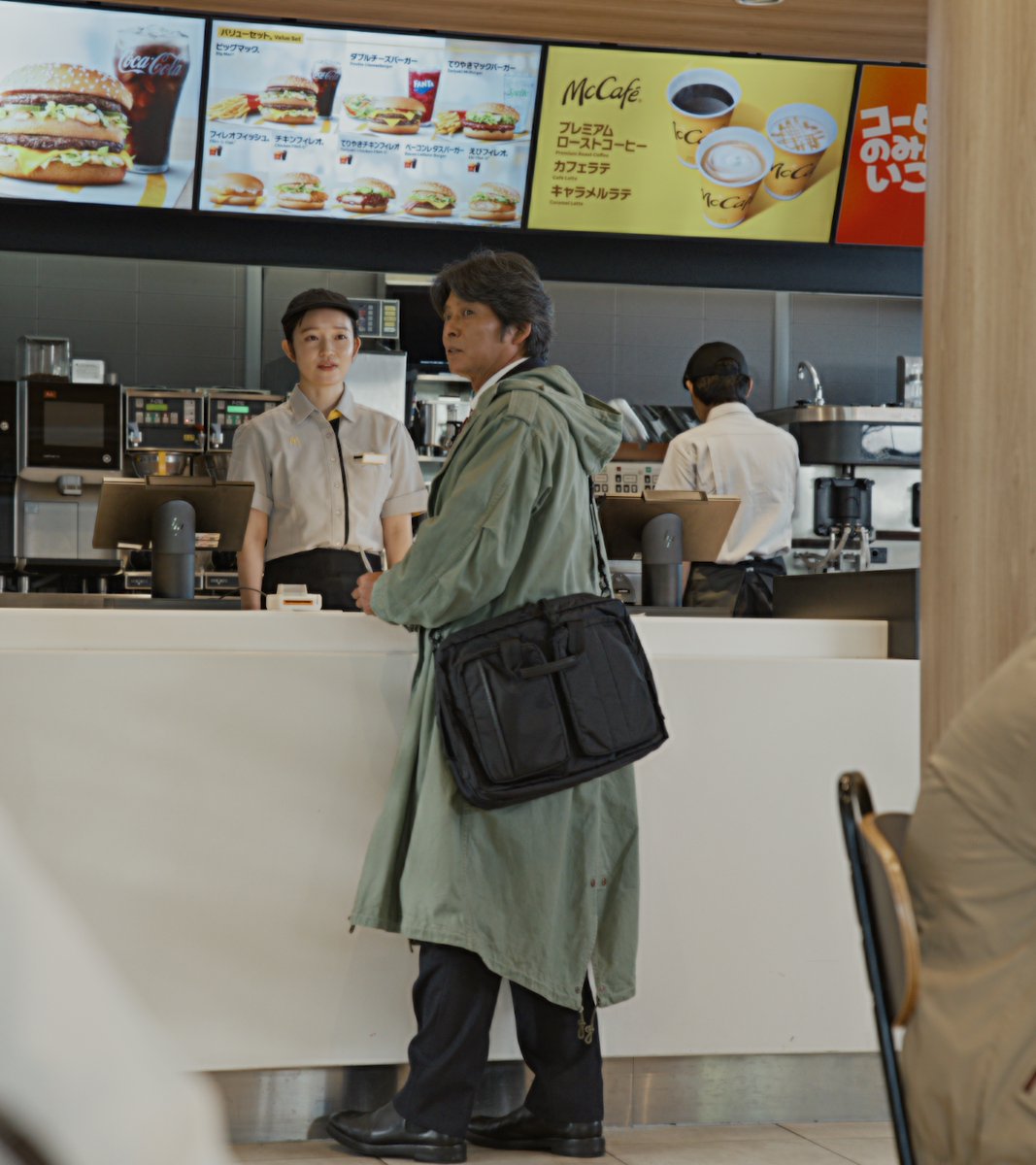McDonaldsJapan's tweet photo. あなたが目撃したのは
プレミアムローストコーヒーを買おうとする青島？それとも… https://t.co/9LAMQC2r2B