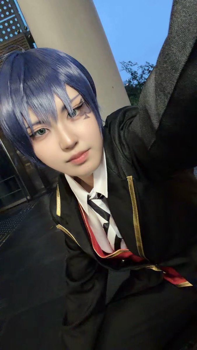 mine_cos0's tweet photo. こうやって撮れば頭撫でてるように見えるってTiktok君に教えてもらいました https://t.co/iMT8QrlrZl
