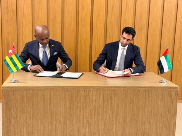 ArielleAkakpo's tweet photo. La diplomatie togolaise ouvre une nouvelle passerelle avec Abu Dhabi.
Un accord d’exemption de visas pour les passeports diplomatiques a été conclu en marge de l’Assemblée générale de l’#ONU, pour faciliter la mobilité officielle. 
#Togo #Diplomatie #Emirats #TgTwittos https://t.co/KQ3pej1c40