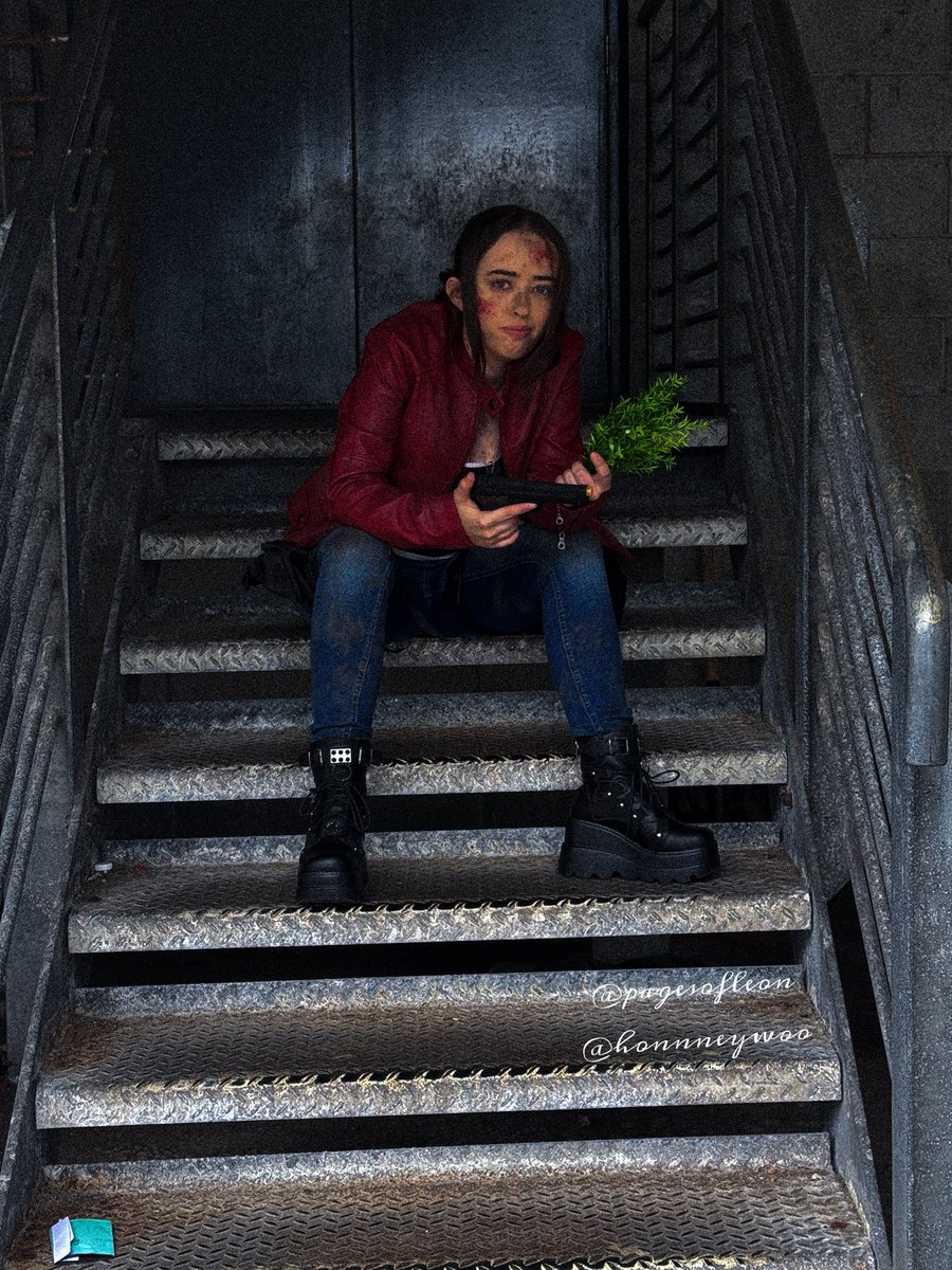 pagesofleon's tweet photo. posting this here and on @honnneywoo 
but here’s some photos of my Claire cosplay from Epic Con on Saturday that I went to!! Was my first time cosplaying to a con! 🥹🥹

#residentevil #claireredfield #claireredfieldcosplay #residentevilcosplay #re2r #residentevil2remake #epiccon https://t.co/LQ2VnfYGtG