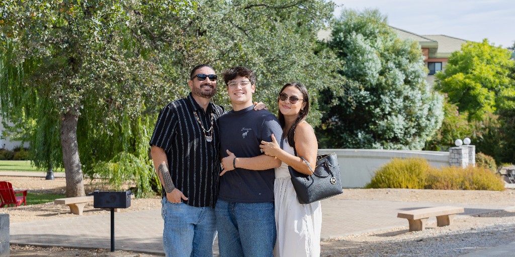 SimpsonU's tweet photo. Thank you to the families who support our Red Hawks every step of the way. Happy #NationalFamilyDay! https://t.co/lTVhFXWyoa