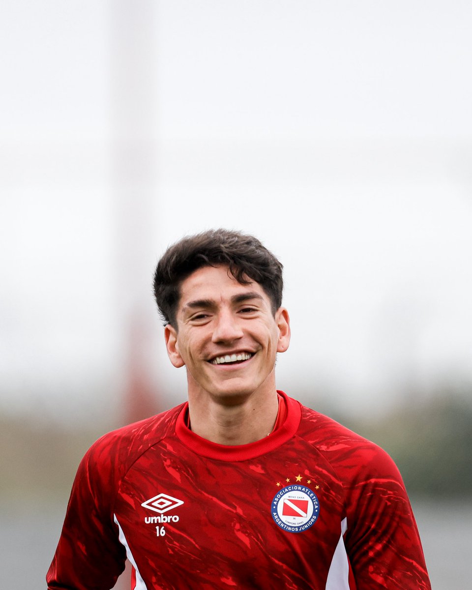 AAAJoficial's tweet photo. #AAAJ Empilchados 😎

¡Buen inicio de semana, Argentinos! 🇦🇹 https://t.co/AfjvlyJbZ2