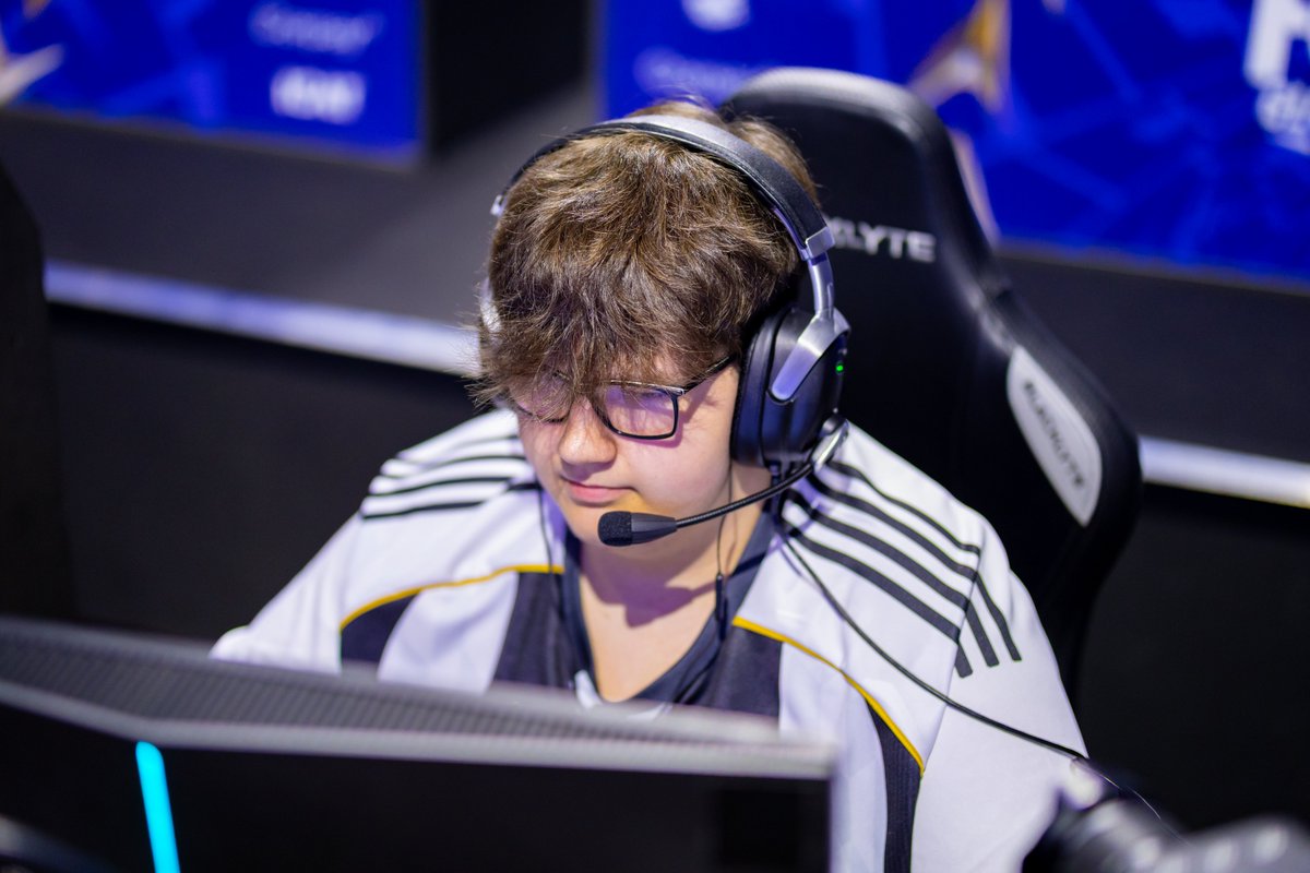 HvKGGs's tweet photo. On tient aussi à féliciter nos deux IGLs, qui ont chacun décidé de faire confiance à un rookie sans réelle expérience !

Ils ont réussi à se qualifier à la Coupe du Monde et à montrer de très belles choses 👏

Pari réussi, maintenant focus sur 2027 pour eux 🫡

📸 Sophie Barrowclough