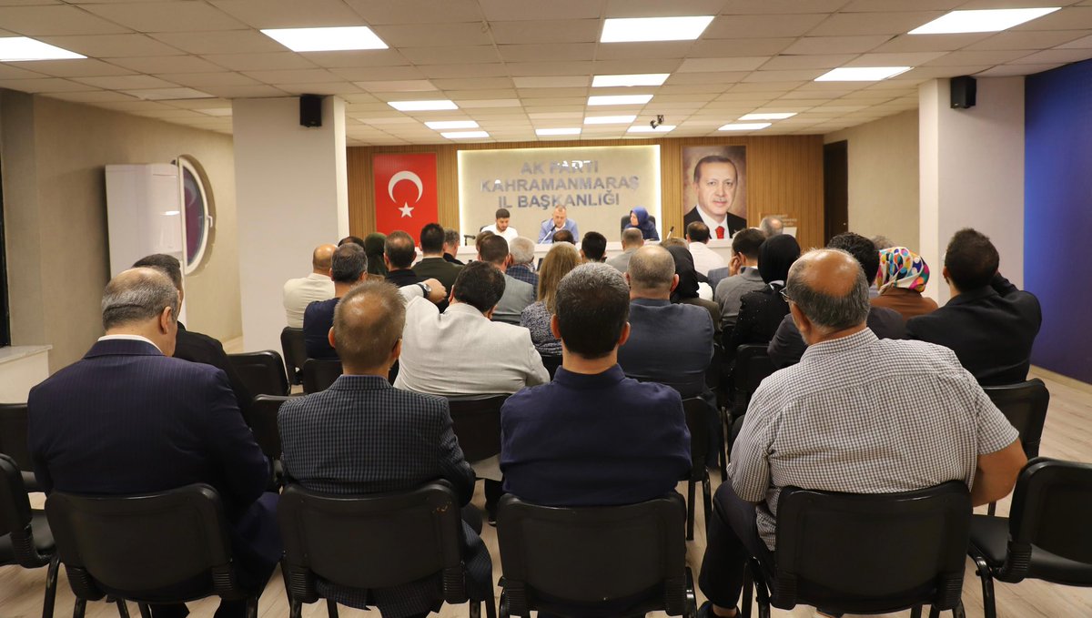 AkKahramanmaras's tweet photo. Haftalık Olağan İl Yönetim Kurulu toplantımızı; 
İl Başkan Yardımcımız, Siyasi ve Hukuki İşler Başkanımız Mustafa Evliya başkanlığında gerçekleştirdik.

Toplantımız hayırlara vesile olsun.

#AKPARTİ
#TürkiyeYüzyılı 
#Kahramanmaraş 🇹🇷 https://t.co/XdMNtXg4gi