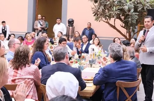 DespiertaPue's tweet photo. 🌮🌎 ¡Anáhuac Puebla lleva sabores y cultura al Festival Gastroturístico!

La universidad participó en este encuentro para compartir la riqueza gastronómica y cultural de Puebla

👉 https://t.co/kuFIrrTPsq

#Puebla #AnáhuacPuebla #Gastronomía #Turismo #DespiertaPuebla https://t.co/Bm0M3hjiG8