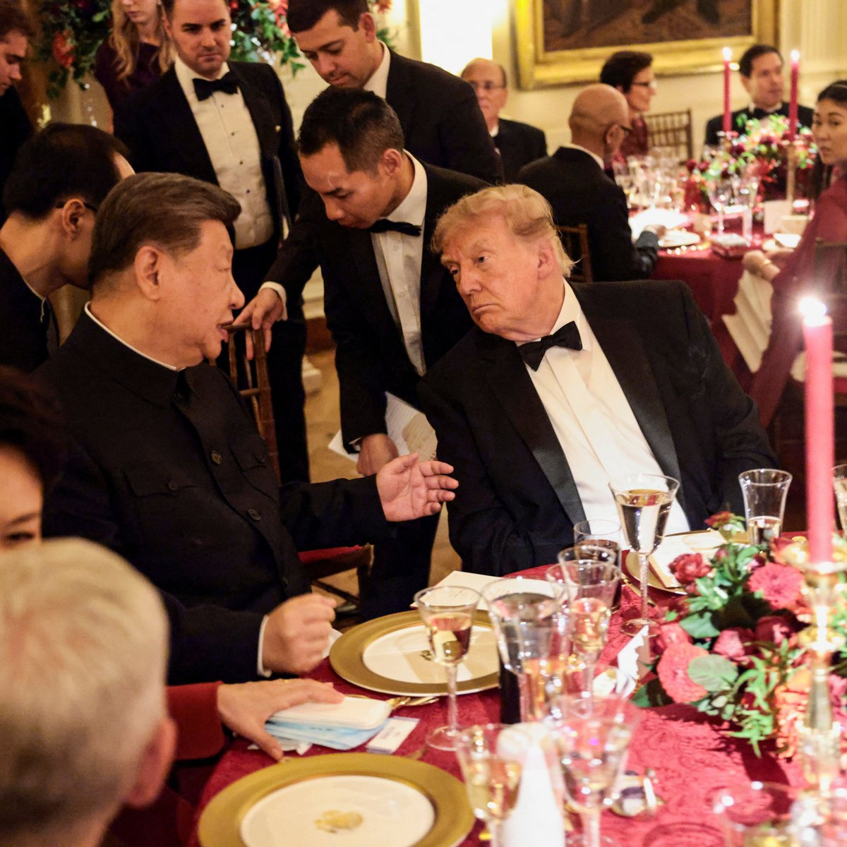 NZZde's tweet photo. Kulinarische Kulisse ohne Ergebnisse: Ein aufwendiges Menu mit Wolfsbarsch und Tee sollte beim Gipfeltreffen Harmonie erzeugen. Doch hinter der grossen Symbolik blieben greifbare Beschlüsse aus – und wichtige Wirtschaftsvertreter fehlten. Die Analyse zum Treffen: