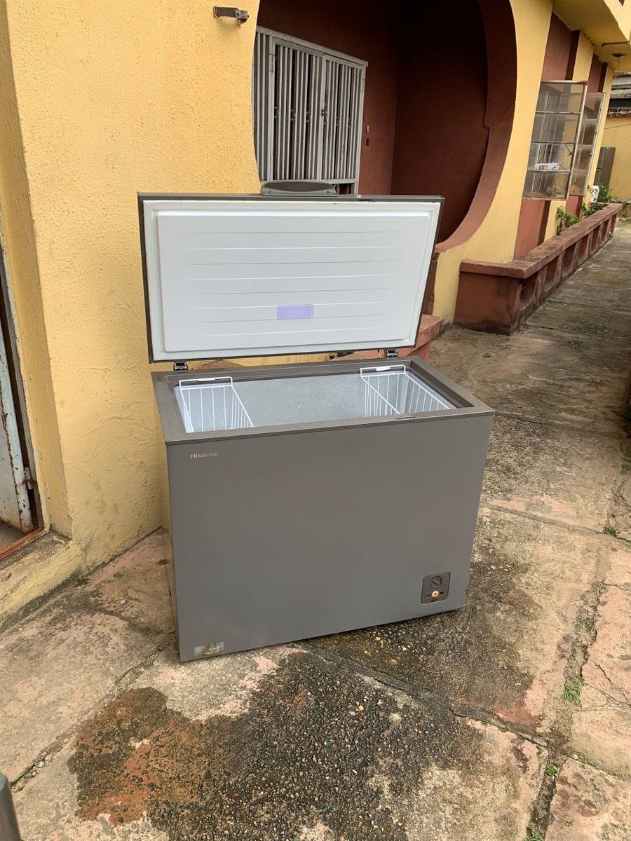 SuccessOdi81764's tweet photo. FAST FREEZER DEAL! 💥
Super clean 250 Litres Fast Freezing Chest Freezer (just 1 month used)! Ice cold freezing, low energy, and solid condition.
  
💰 Price: ₦285,000 (Slightly negotiable)
📍 Location: Ikeja, Lagos
Send a DM or WhatsApp 09030198451 immediately to grab https://t.co/8iz8PE6Znv