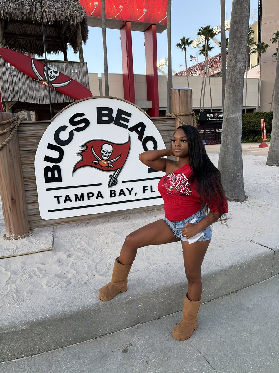 therealmbxo's tweet photo. lookin this good, thats my contribution 🫶🏽🏴‍☠️💋 https://t.co/QiAh0GHuFo