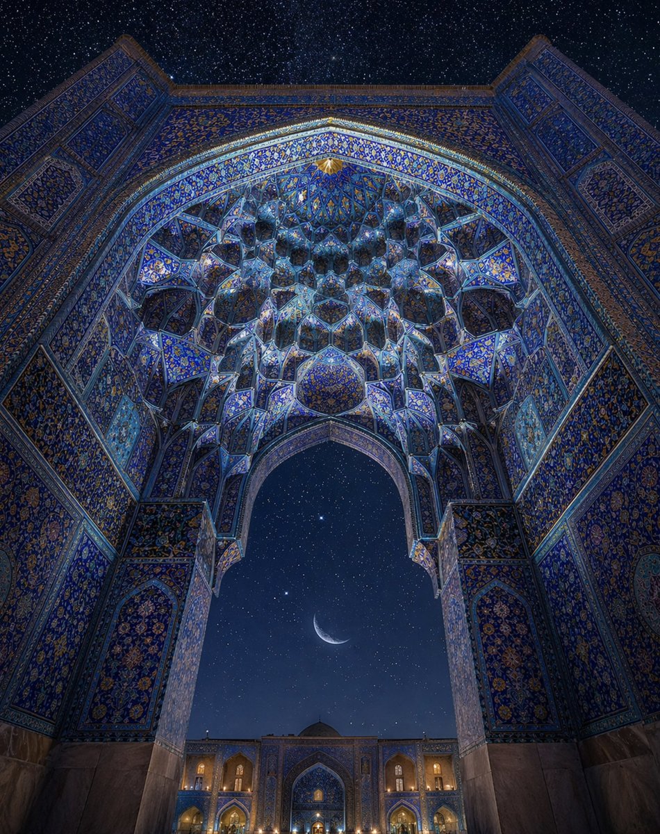 aseelswaid9's tweet photo. One of my works, Blue Islamic Architecture https://t.co/b9Ip3wS4jS